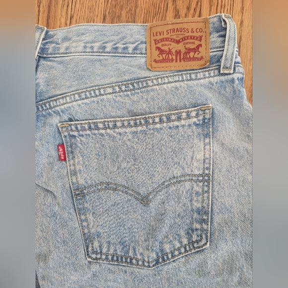 Women's Levi's Light Wash Men's Straight Leg Jeans - Picture 3 of 5